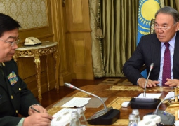 Нурсултан Назарбаев провел встречу с министром обороны КНР