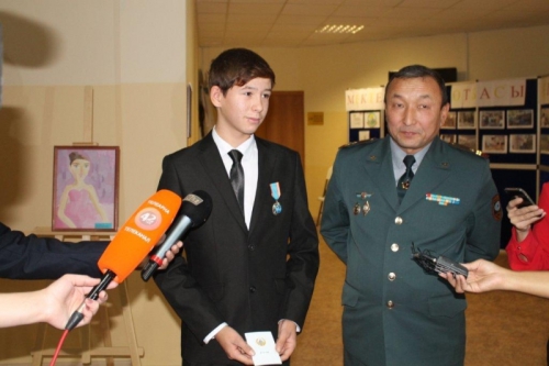 14-летний Никита Тюкин награжден медалью за спасение двух тонущих девушек в ЗКО