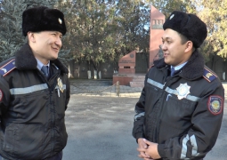Полицейский спас молодую мать от самоубийства в Алматы (ВИДЕО)