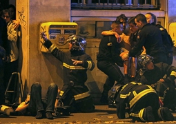 Шесть терактов одновременно совершены в Париже, погибли более 150 человек