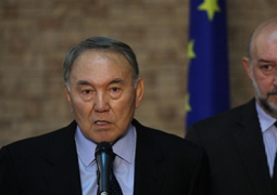Нурсултан Назарбаев посетил посольство Франции, чтобы выразить соболезнования от имени казахстанского народа