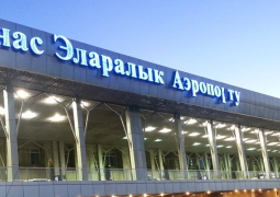 Пассажиров рейса "Аir Astana" заблокировали в самолете из-за сообщения о бомбе в аэропорту Бишкека
