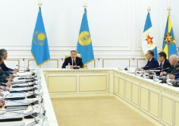 Нурсултан Назарбаев поставил ряд задач по развитию Армии в 2016 году