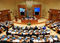 Нурсултан Назарбаев поблагодарил депутатов за конструктивную работу в 2015 году