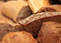Хлеб в магазинах Караганды продают по 1000 тенге