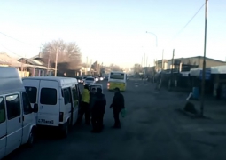 "Дорожные войны" водителей и кондукторов в Шымкенте (ВИДЕО)