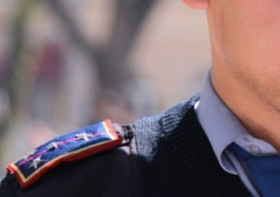Участковые приняли роды у женщины в полицейской машине в Южном Казахстане 