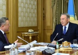 Нурсултан Назарбаев провел встречу с главой Акмолинской области 