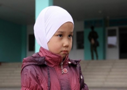 МОН: Ношения хиджаба в школу в Казахстане запрещено