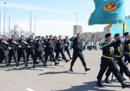 Нурсултан Назарбаев внес изменения в строевой темп ходьбы в армии