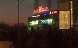Испугавшаяся взрывов бомбочек девочка сообщила в полицию о бомбе в ТРК "Максима" в Алматы