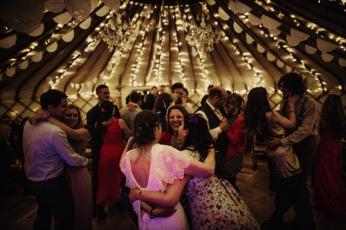 Свадьба в юрте стала модным трендом в Великобритании и Канаде