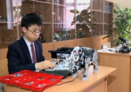 Ученик создал робота для слепых в Семее (ВИДЕО)