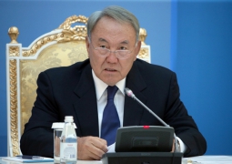 Нацбанк должен не допустить резких колебаний курса тенге и продолжить дедолларизацию, - Нурсултан Назарбаев