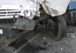 Наркоман на Subaru влетел в КамАз в Алматы, один человек погиб 