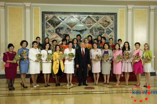 Н.Назарбаев поздравил женщин Казахстана с наступающим 8 марта