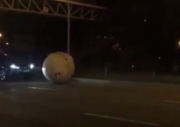Огромный шар прокатился по улице Алматы