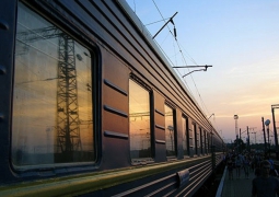 Пассажирский поезд «Лениногорск - Астана» едва не столкнулся с автомобилем 