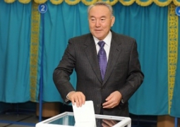 Президент Назарбаев не исключает возможность изменения Конституции
