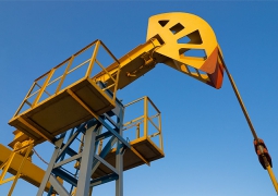 Цены на нефть снижаются: Brent упала на 2,03%