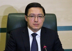 Данияр Акишев: Казахстанцы избавляются от долларов