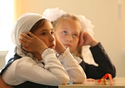 В казахстанских школах могут разрешить ношение платка
