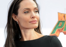 Анджелина Джоли готовит обращение к миру