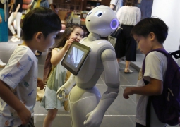 Робот поступил в среднюю школу в Японии