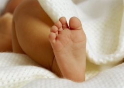 Полиция нашла мать младенца, найденного у подъезда дома для госслужащих в Астане