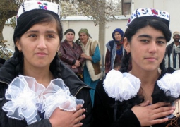 В Таджикистане опровергли информацию о запрете на русские фамилии