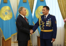 Айдын Аимбетов получил звание генерала – майора авиации