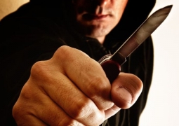 Неизвестные, вооруженные ножами, напали на полицейских в Кокшетау 