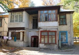 Ветхие дома в Алматы будут сносить после возведения новых