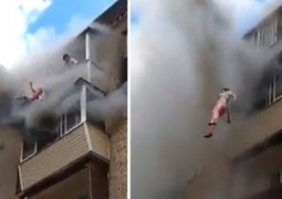 Родители скинули детей с пятого этажа, спасая от пожара (ВИДЕО)