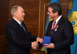 Гендиректор ВТО сделал подарок Нурсултану Назарбаеву