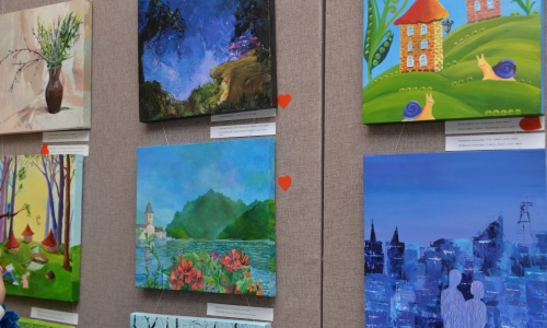 В Астане проходит благотворительная выставка детских картин