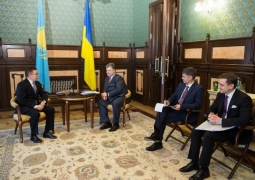Петр Порошенко пригласил Нурсултана Назарбаева посетить с визитом Украину