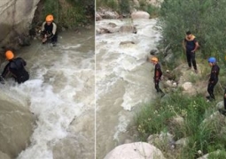 В Алматы спасатели нашли тело упавшего в реку малыша