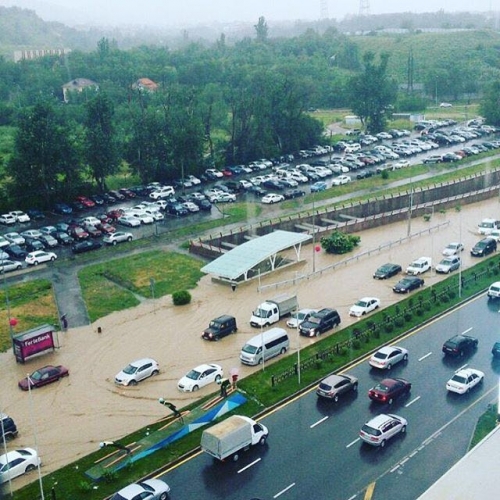 Ливень в Алматы: Затоплены улицы, станция метро, подземные переходы и паркинги