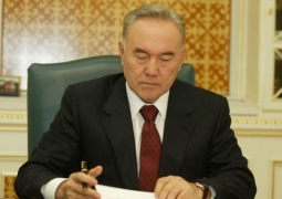 Президент Назарбаев присудил премии, вручил гранты и объявил благодарность ряду СМИ