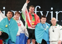 Трех казахстанских тяжелоатлетов лишили медалей ЧМ-2015
