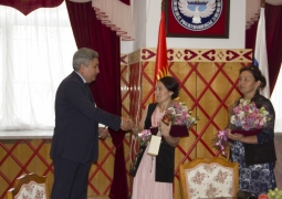 В Москве поощрили двух кыргызстанок, ответивших главе Минкульта Казахстана