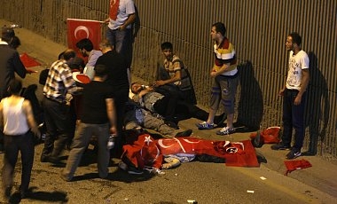 Путчисты открыли огонь по демонстрантам в Анкаре: есть убитые