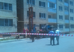 В Алматы строят новый дом для жильцов накренившейся многоэтажки