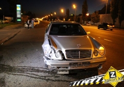 Mercedes насмерть сбил девушку в Алматы