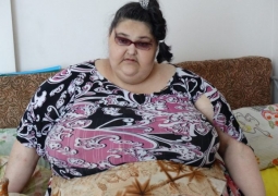 Казахстанку весом в 350 кг отвезли в больницу на экскаваторе