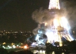 Дым, окутавший Эйфелевую башню, напугал парижан 
