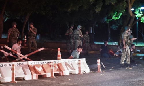 Турецкие силовики объявили военное положение и комендантский час - СМИ