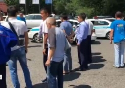 В Алматы во время стрельбы погибли четыре человека, среди них - гражданский