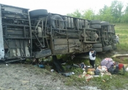 Автобус с 55 пассажирами перевернулся в Акмолинской области 